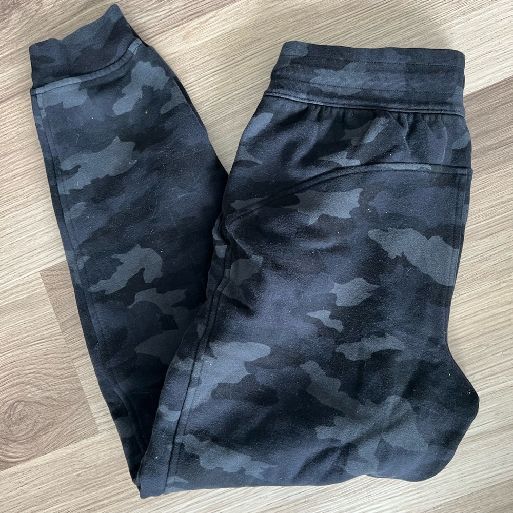 Camo lululemon scuba joggers